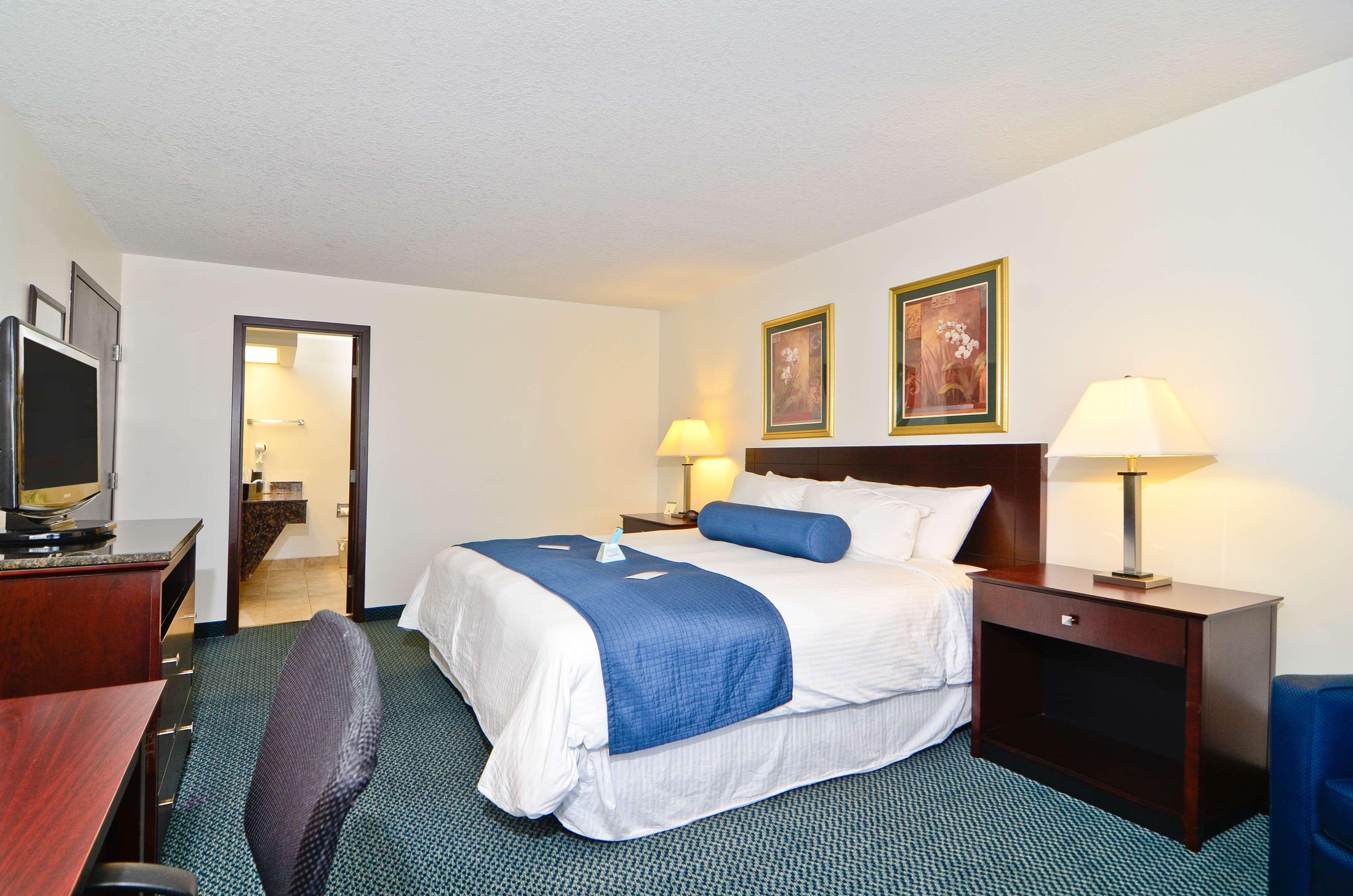 Best Western Gas City Room photo